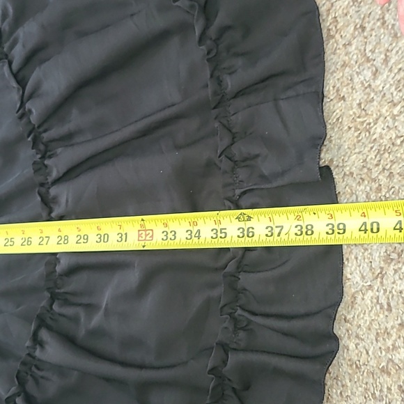 Elegant Black Sleeveless Dress - Picture 6 of 7